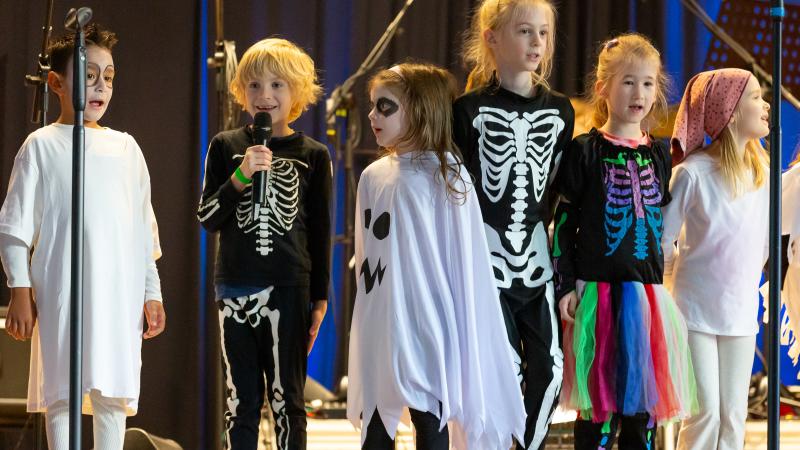 Kinder der mfe spielen Musiktheater